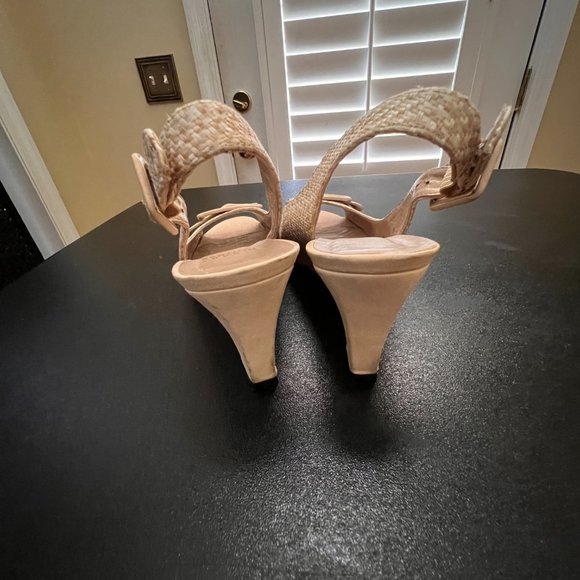 Stuart Weitzman size 6 open peep toe sling back  sandals - Picture 9 of 12